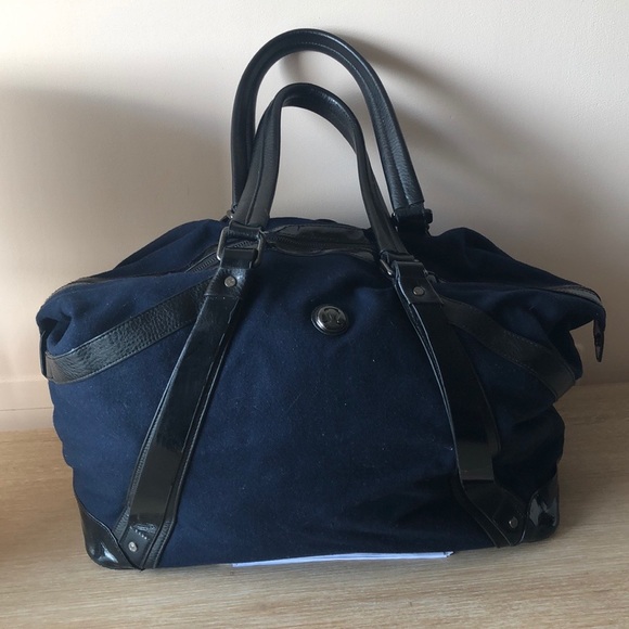 lululemon athletica Handbags - Lululemon weekender bag lululemon athletica Handbags - Lululemon weekender bag